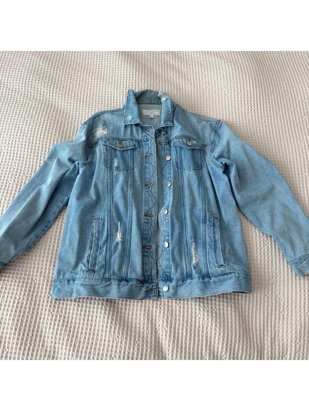 Time and Tru Light Wash Distressed Denim Jacket with Star Print Size Large - Picture 4 of 9